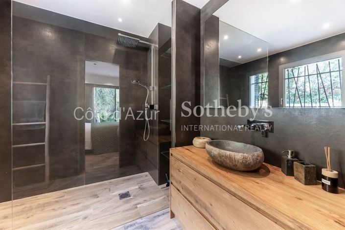 Image No.19-4 Bed Property for sale