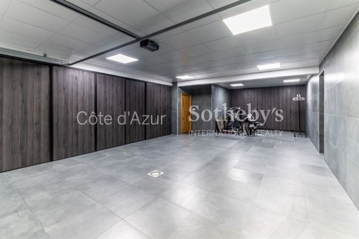 Image No.20-4 Bed Property for sale