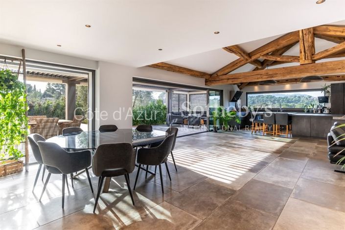 Image No.9-4 Bed Property for sale