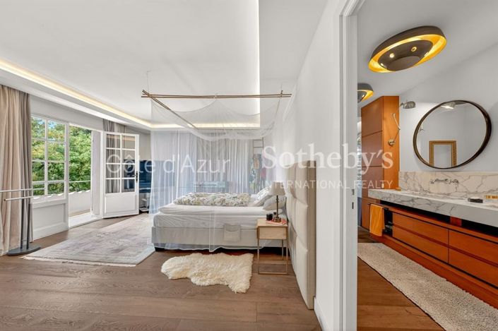 Image No.14-9 Bed Property for sale
