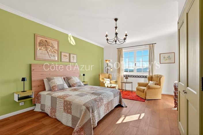 Image No.17-9 Bed Property for sale