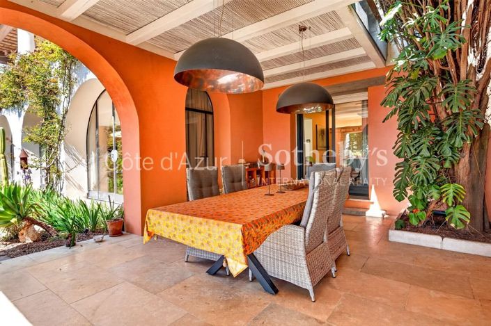 Image No.8-9 Bed Property for sale