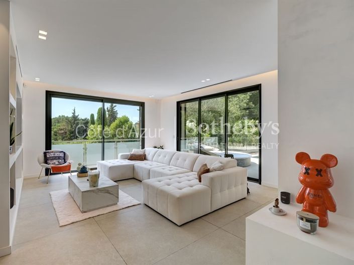 Image No.6-5 Bed Property for sale