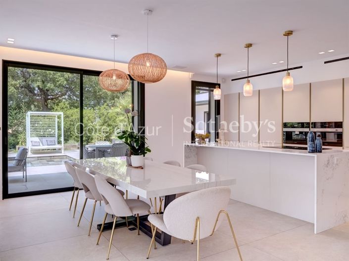 Image No.7-5 Bed Property for sale