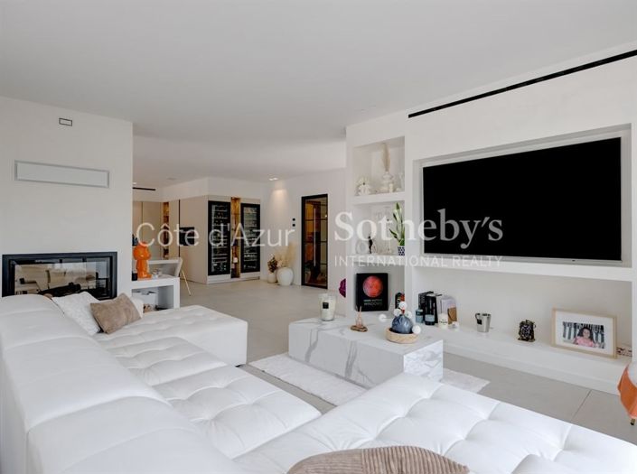 Image No.8-5 Bed Property for sale