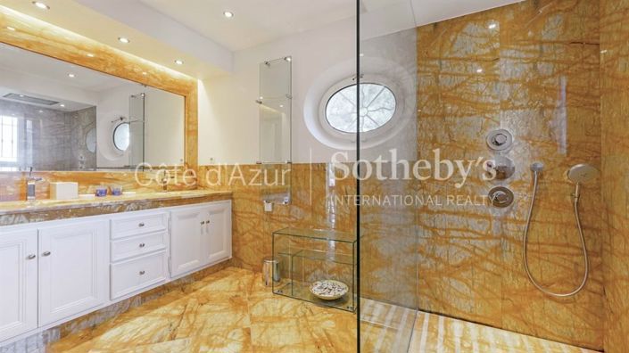 Image No.18-5 Bed House for sale