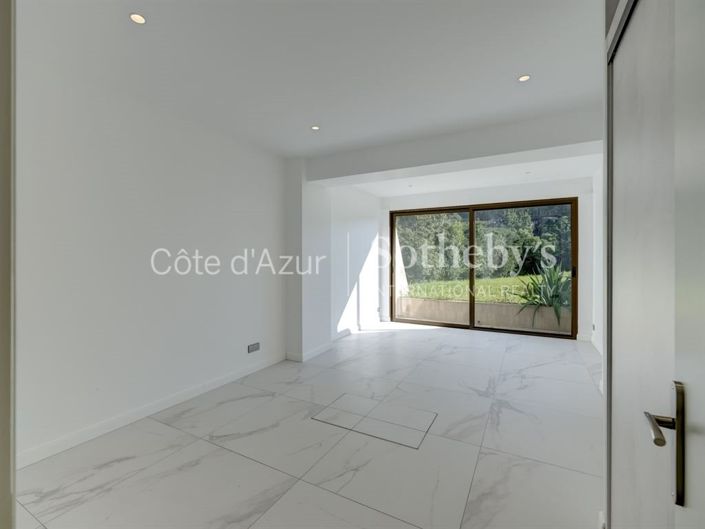 Image No.12-5 Bed Apartment for sale