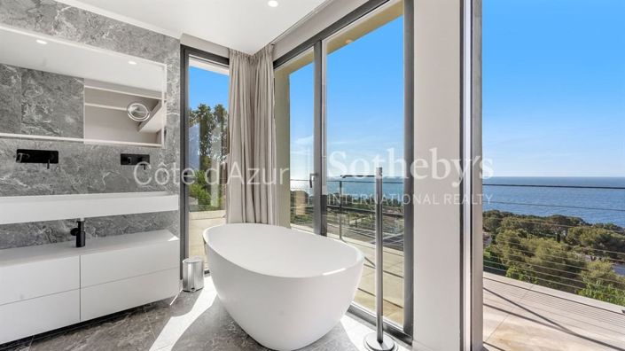 Image No.9-5 Bed Property for sale