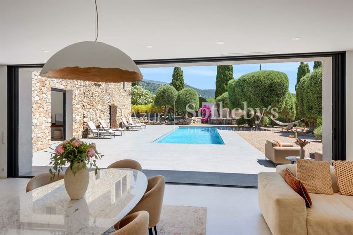 Image No.12-6 Bed Property for sale