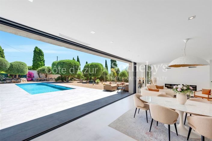 Image No.14-6 Bed Property for sale