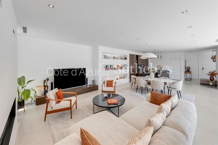 Image No.16-6 Bed Property for sale