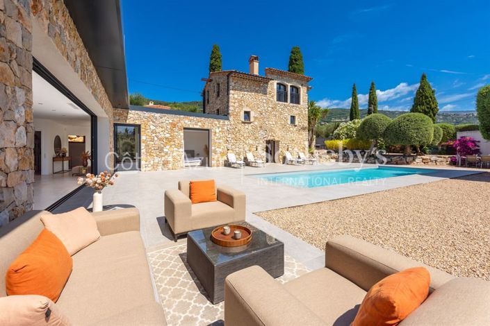 Image No.6-6 Bed Property for sale