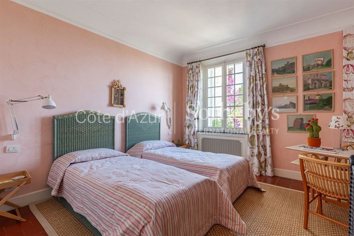 Image No.12-7 Bed House for sale