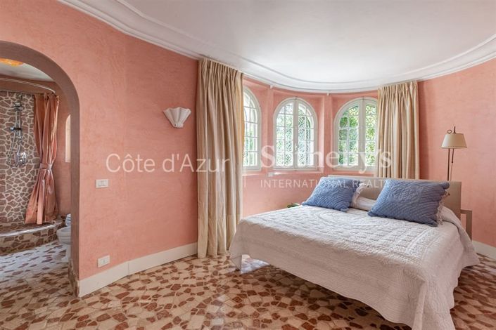 Image No.13-7 Bed House for sale