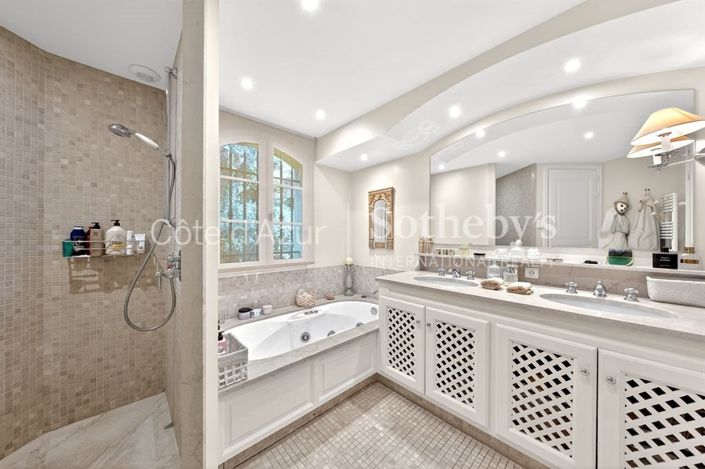 Image No.10-Propriété de 5 chambres à vendre à Mougins