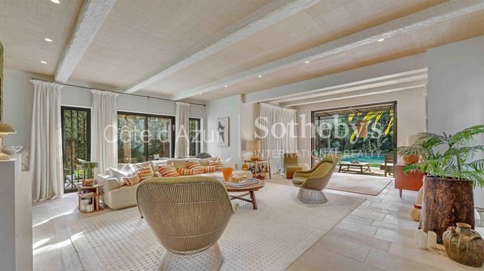 Image No.2-6 Bed House for sale