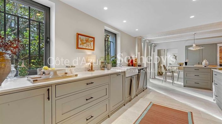 Image No.6-6 Bed House for sale