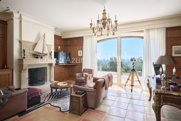 Image No.8-7 Bed Property for sale