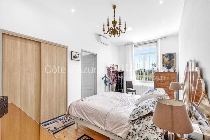 Image No.10-6 Bed House for sale