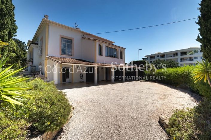 Image No.16-6 Bed House for sale