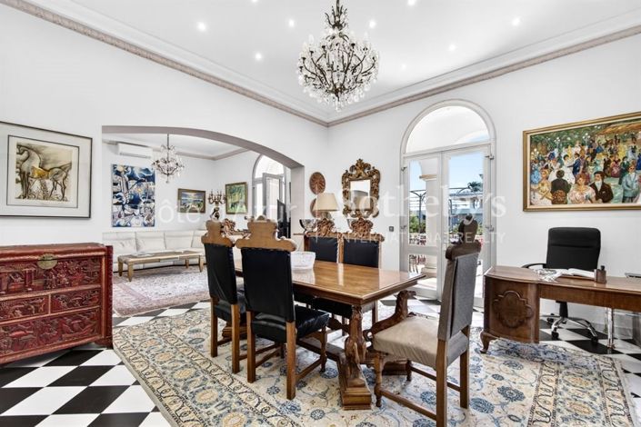Image No.3-6 Bed House for sale