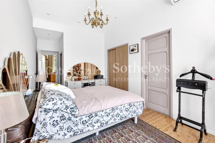 Image No.9-6 Bed House for sale