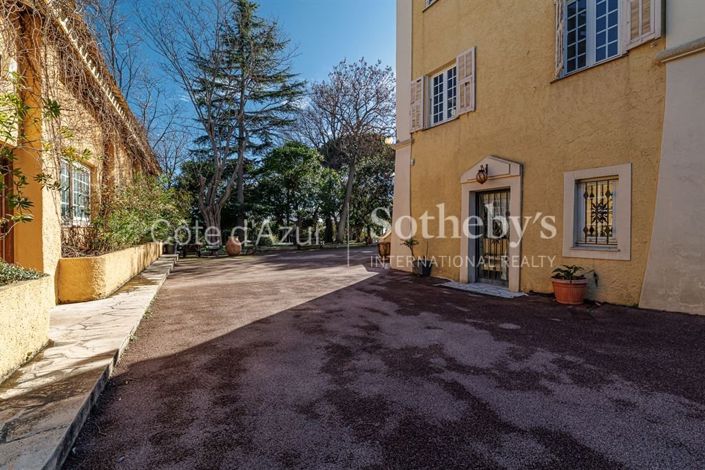 Image No.6-10 Bed Property for sale