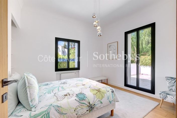 Image No.11-5 Bed House for sale