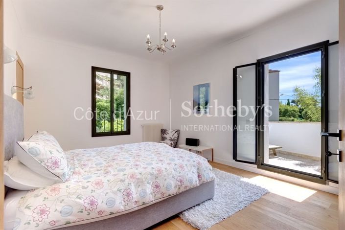Image No.12-5 Bed House for sale