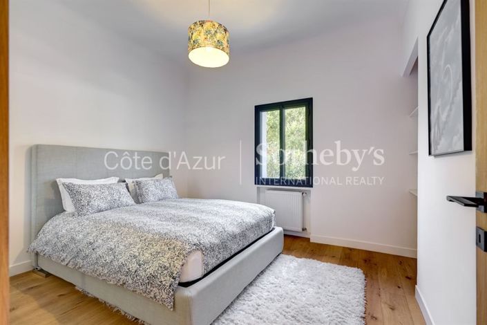 Image No.16-5 Bed House for sale