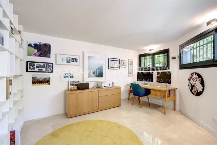 Image No.19-5 Bed House for sale