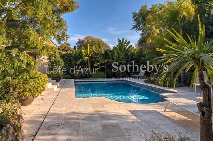 Image No.20-5 Bed Property for sale