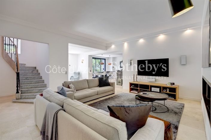 Image No.5-5 Bed House for sale