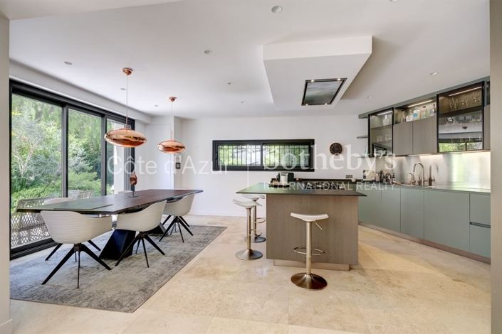 Image No.6-5 Bed House for sale
