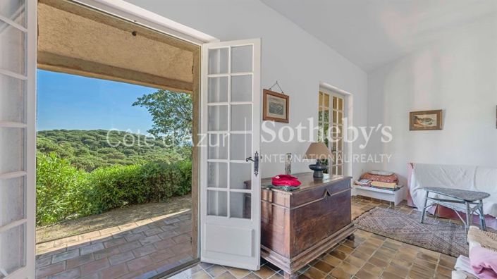 Image No.12-5 Bed House for sale
