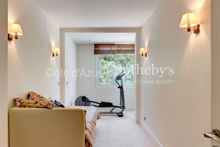 Image No.18-4 Bed Apartment for sale