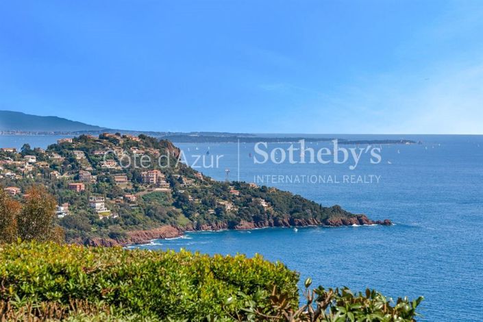 Image No.4-4 Bed Property for sale