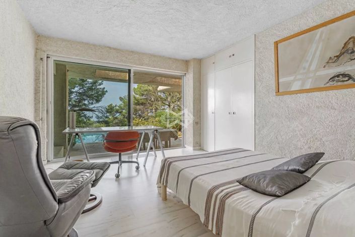 Image No.12-5 Bed House for sale