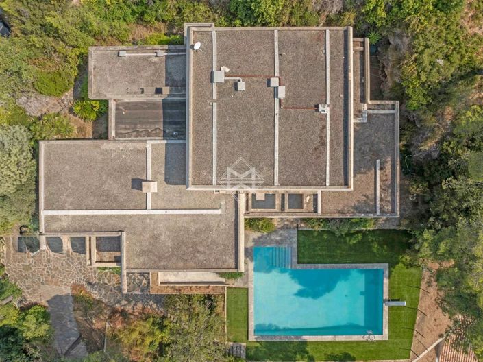 Image No.6-5 Bed House for sale