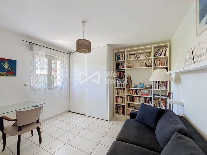 Image No.11-5 Bed House for sale