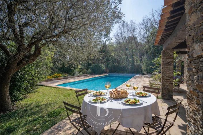 Image No.8-6 Bed House for sale