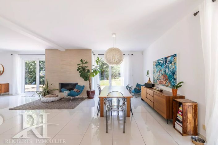 Image No.10-5 Bed House for sale