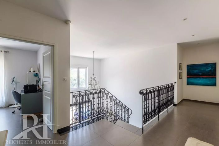 Image No.18-5 Bed House for sale