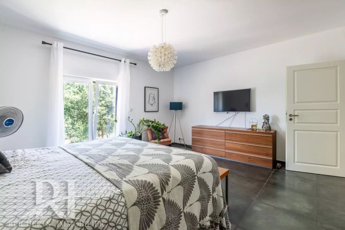 Image No.19-5 Bed House for sale