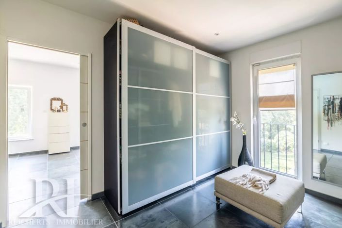 Image No.22-5 Bed House for sale