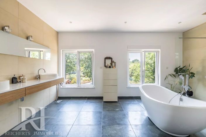 Image No.23-5 Bed House for sale