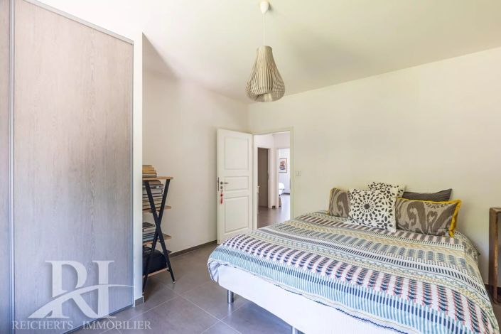 Image No.26-5 Bed House for sale