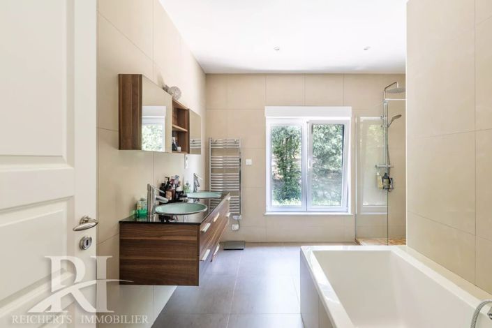 Image No.30-5 Bed House for sale