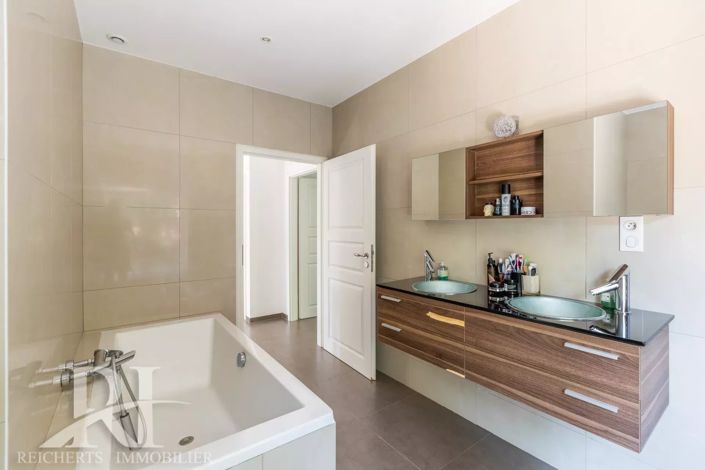 Image No.32-5 Bed House for sale