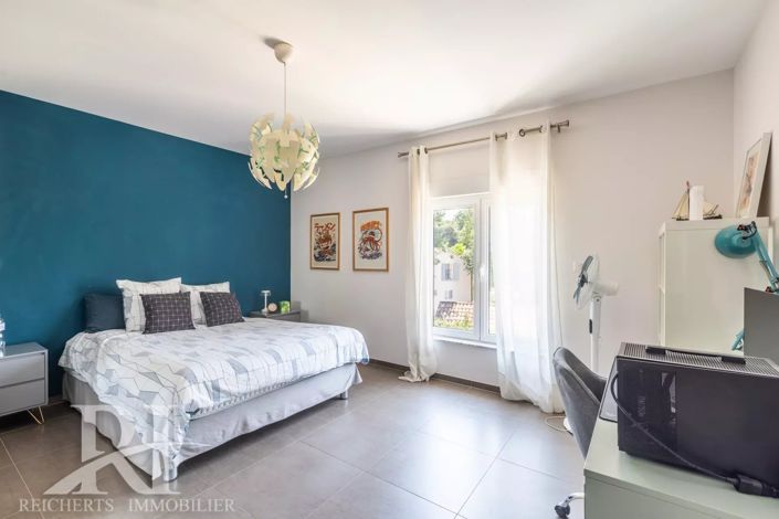 Image No.33-5 Bed House for sale